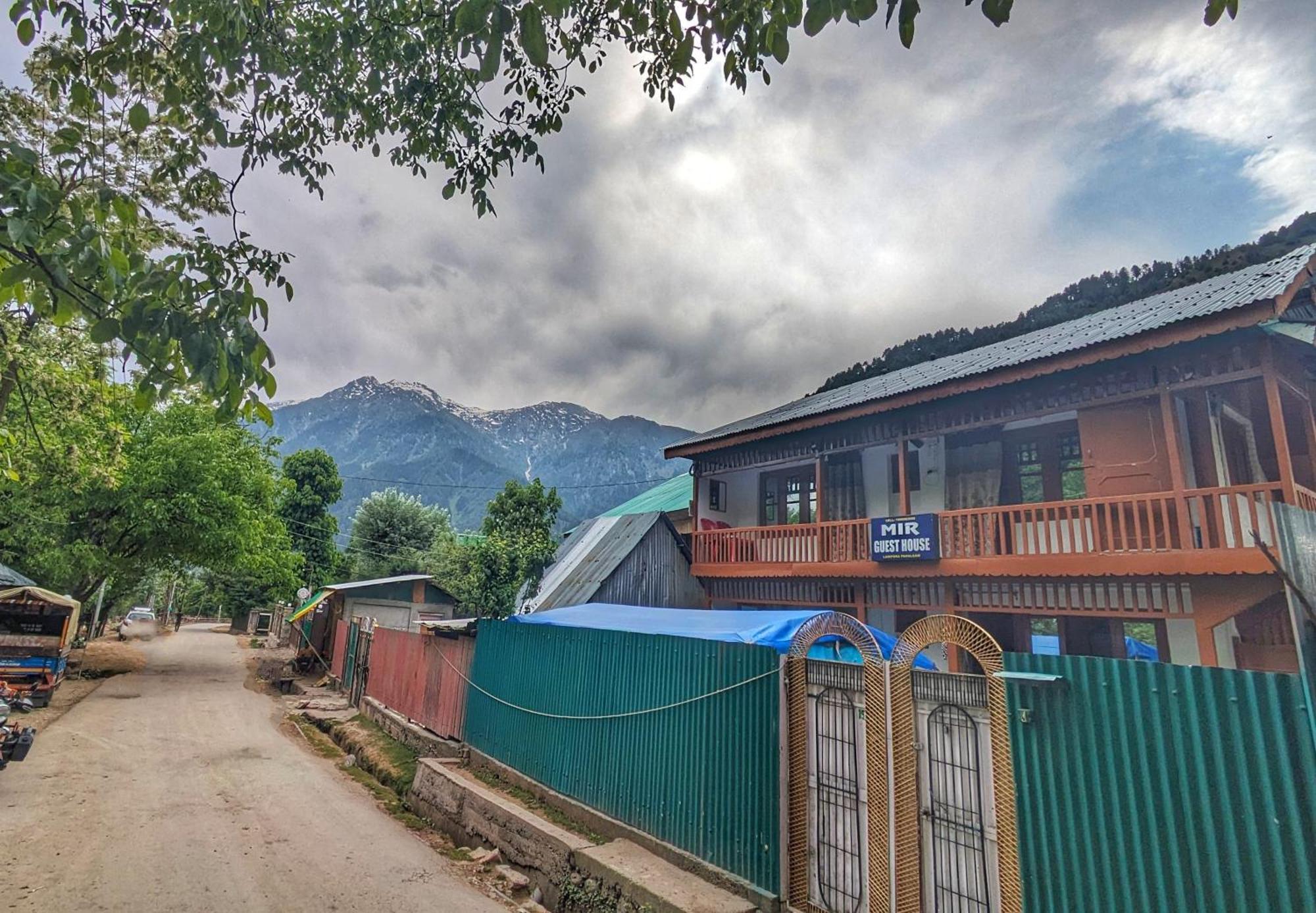 Mir Guest House Pahalgam Exterior photo