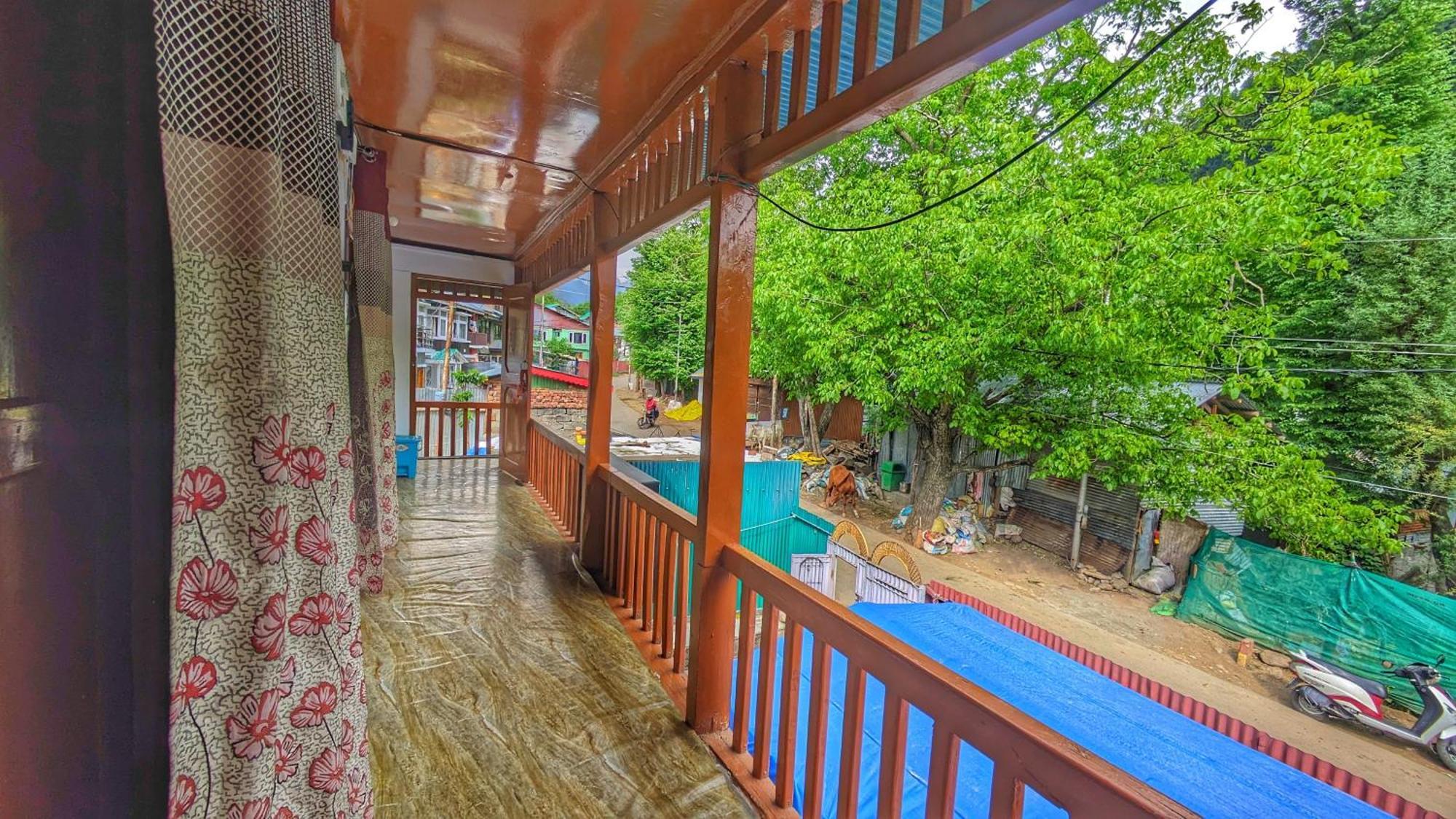 Mir Guest House Pahalgam Exterior photo
